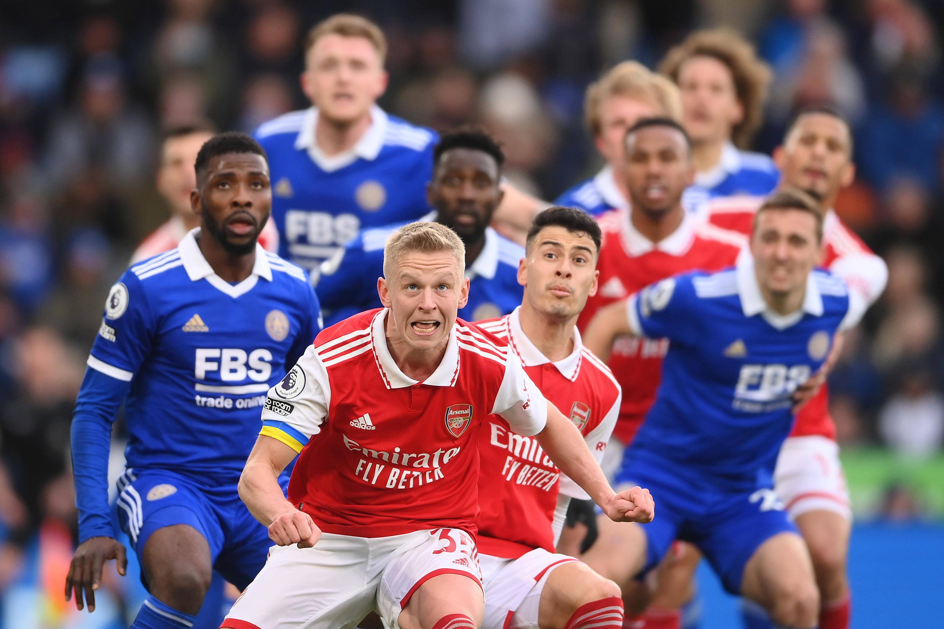 格拉纳达前锋踢进制胜球，帮助球队摆脱颓势