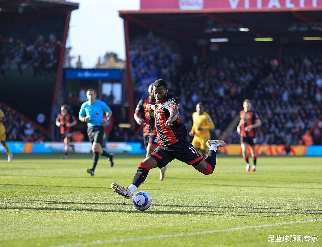 乐鱼官网-超级球星在赛场上展现出色表现