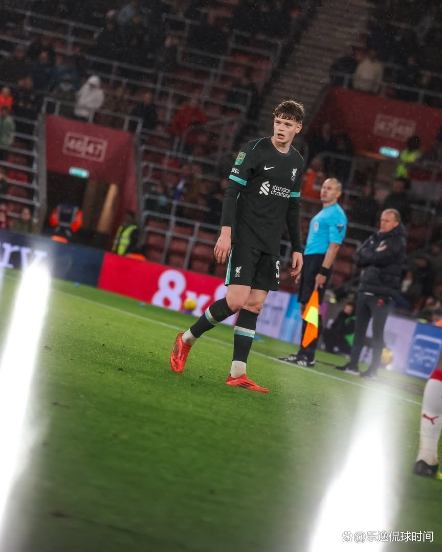 超级球星在赛场上展现出色表现