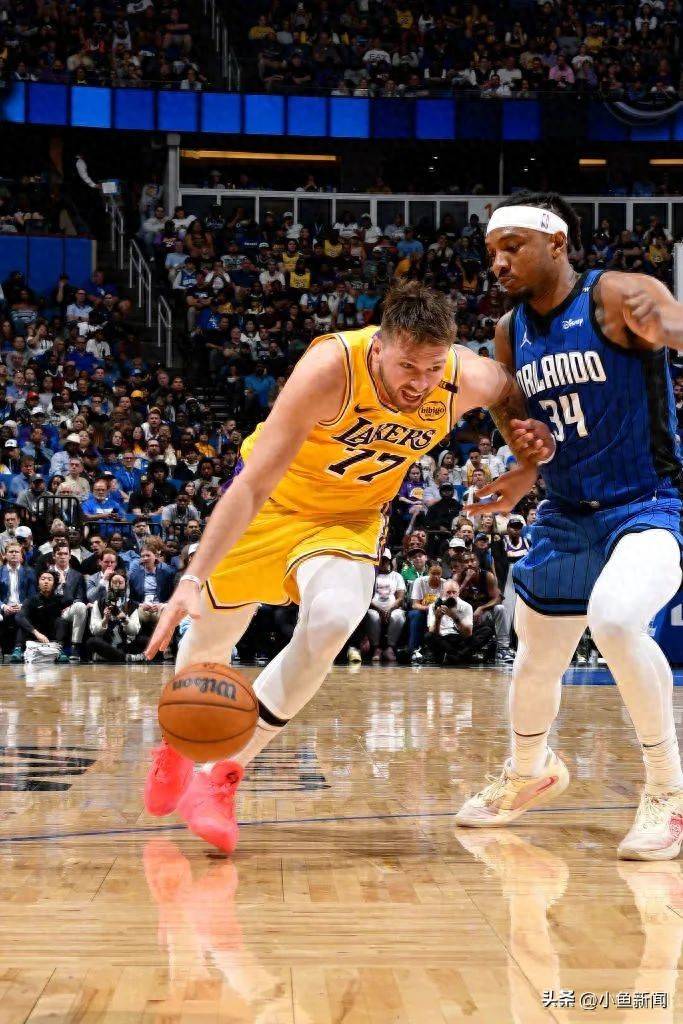 乐鱼体育APP下载-魔术全队发威，击败湖人