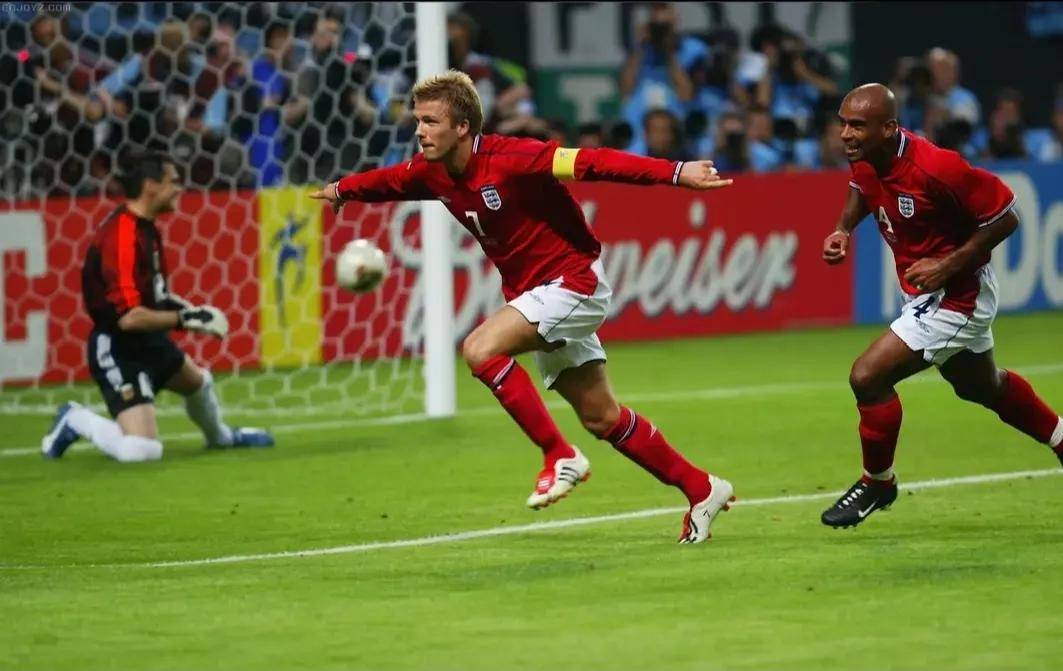 西班牙对决英格兰，互不相让激烈角逐