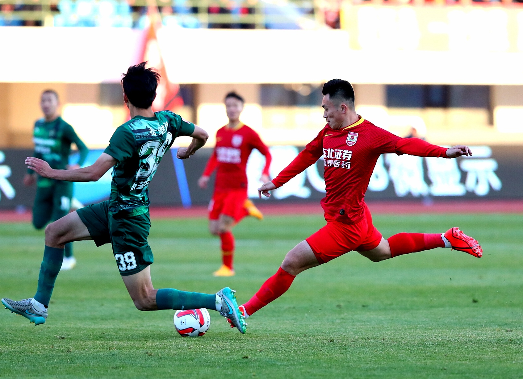 乐鱼体育官网-绿城中场因伤缺席，或将影响比赛结果的简单介绍