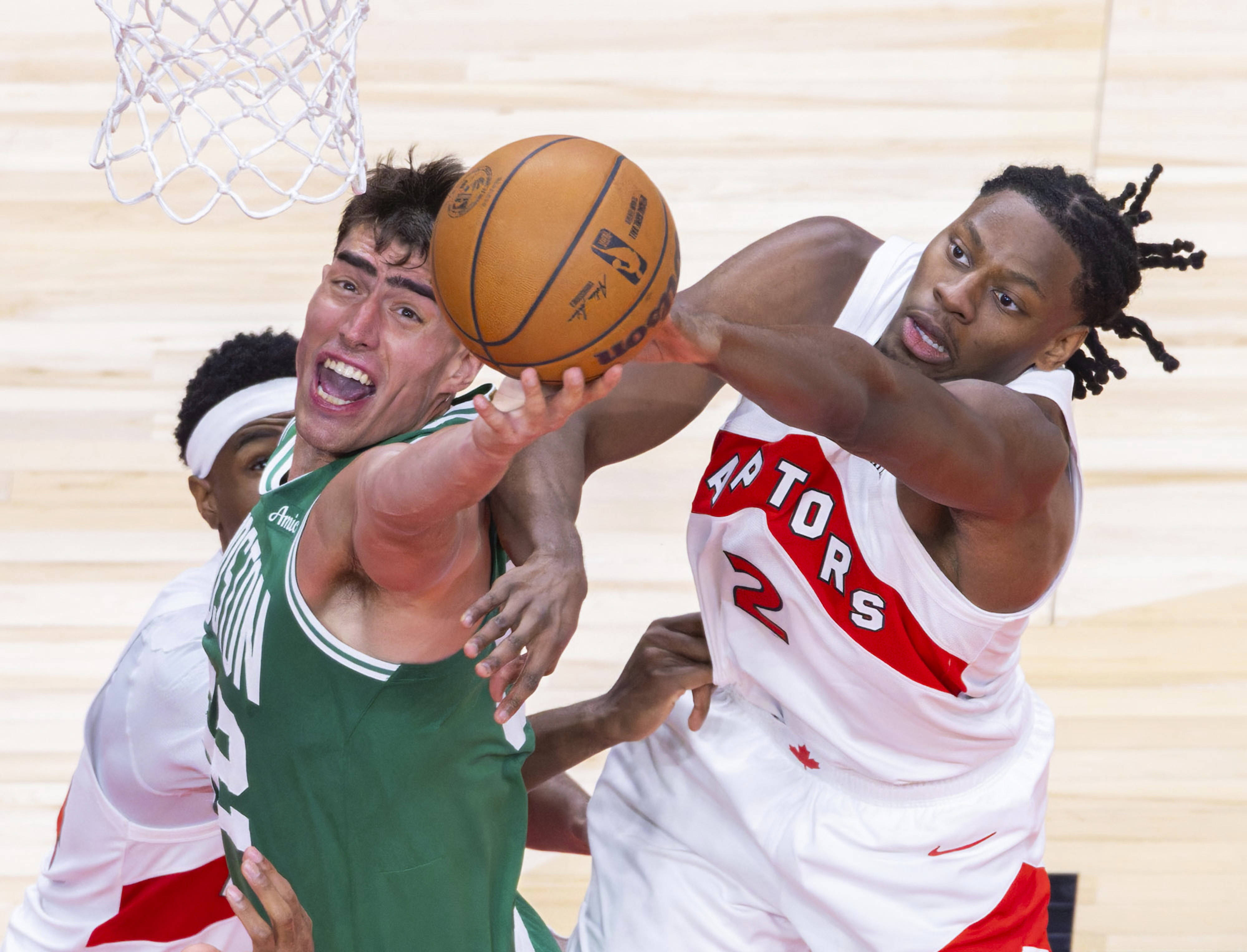 江苏队险胜猛龙，库里带队取胜